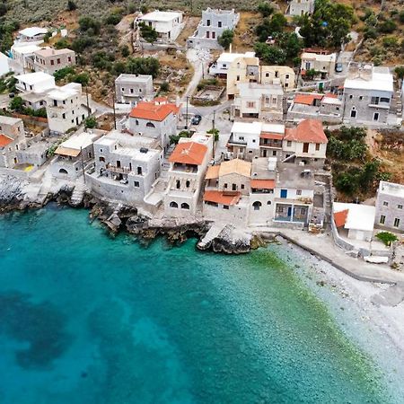 Arapis Rooms & Suites Agios Kiprianos Eksteriør bilde