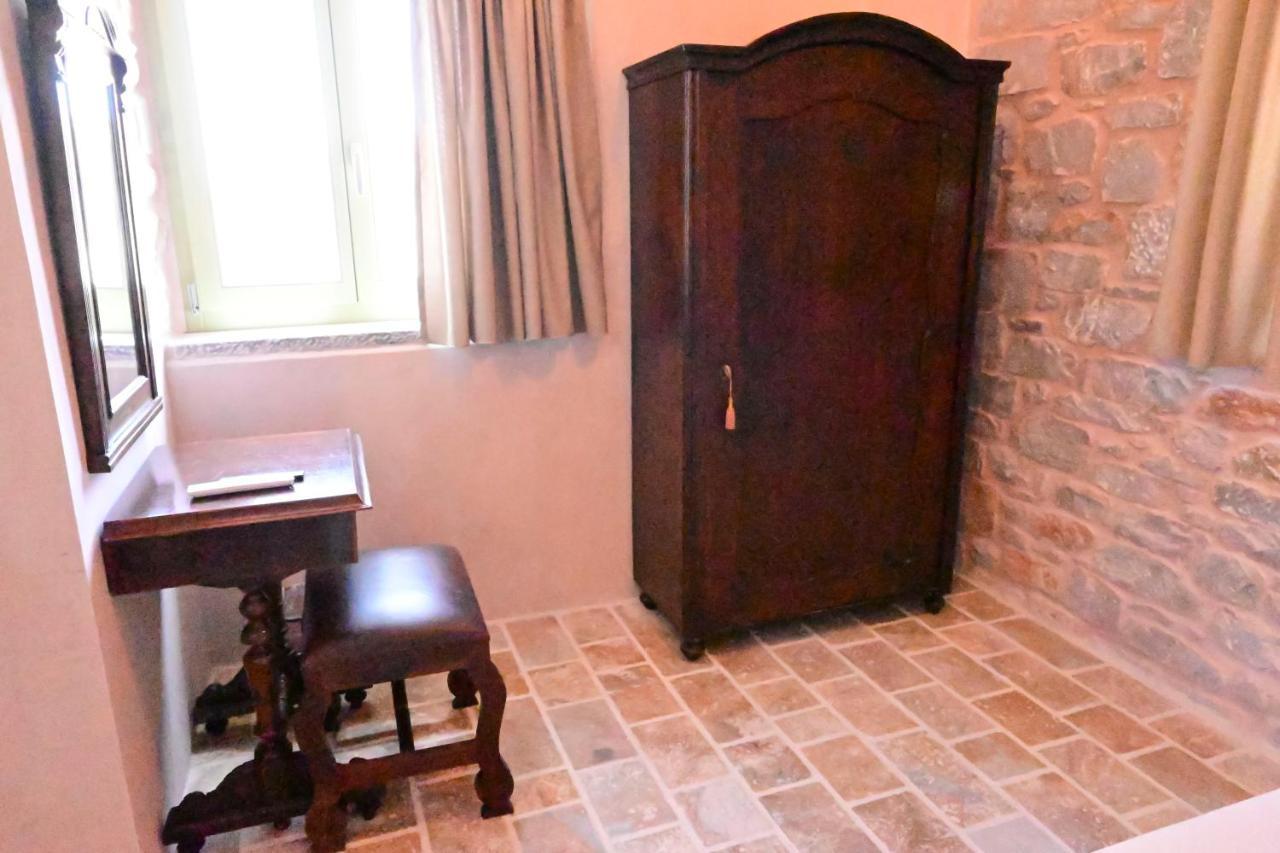 Arapis Rooms & Suites Agios Kiprianos Eksteriør bilde