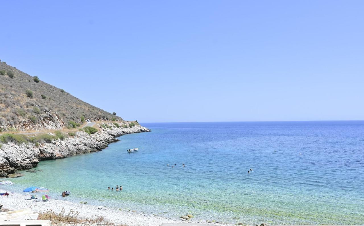 Arapis Rooms & Suites Agios Kiprianos Eksteriør bilde