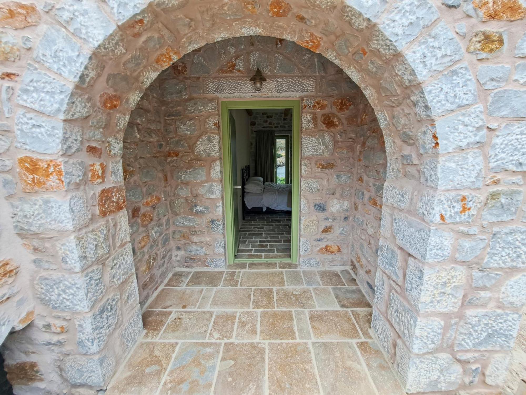 Arapis Rooms & Suites Agios Kiprianos Eksteriør bilde