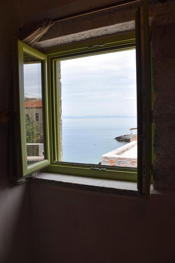Arapis Rooms & Suites Agios Kiprianos Eksteriør bilde