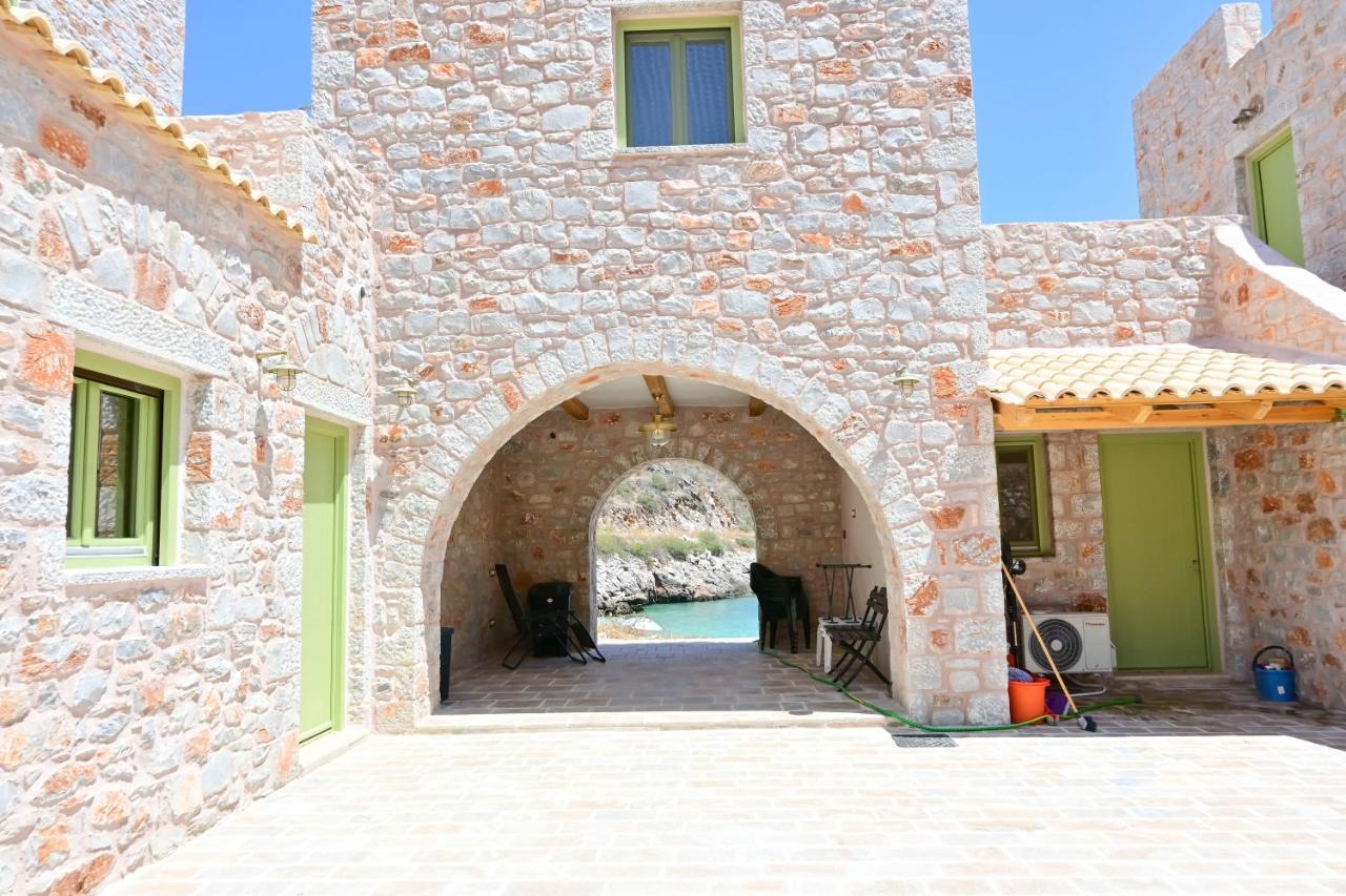 Arapis Rooms & Suites Agios Kiprianos Eksteriør bilde