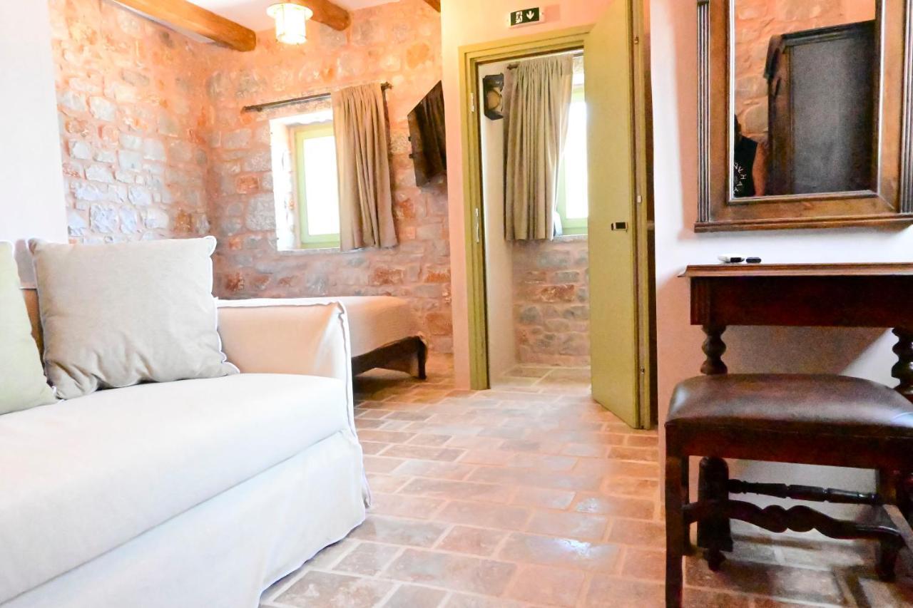 Arapis Rooms & Suites Agios Kiprianos Eksteriør bilde