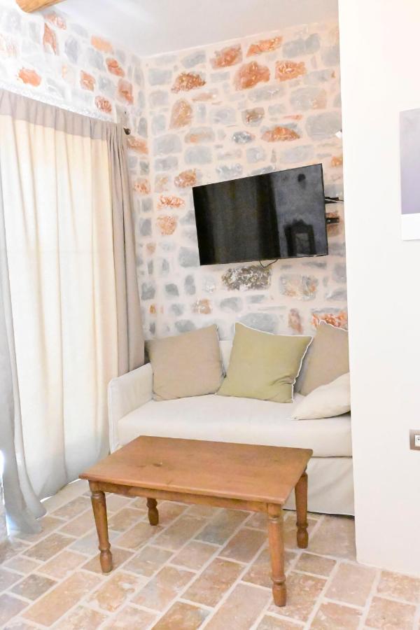 Arapis Rooms & Suites Agios Kiprianos Eksteriør bilde