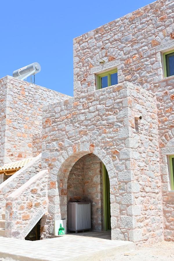 Arapis Rooms & Suites Agios Kiprianos Eksteriør bilde