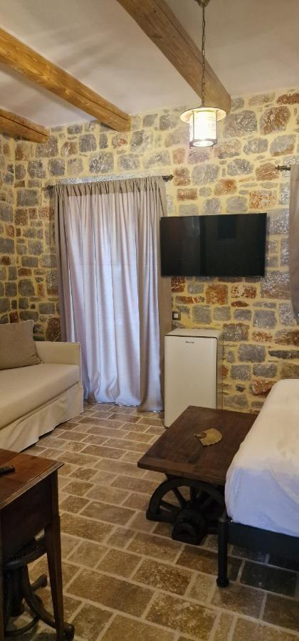 Arapis Rooms & Suites Agios Kiprianos Eksteriør bilde