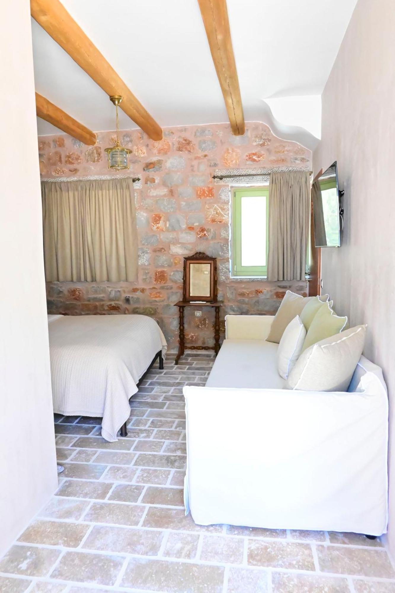 Arapis Rooms & Suites Agios Kiprianos Eksteriør bilde